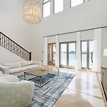 Maison Privee - Palm Jumeirah Beach Front Xl Villa With Private Pool